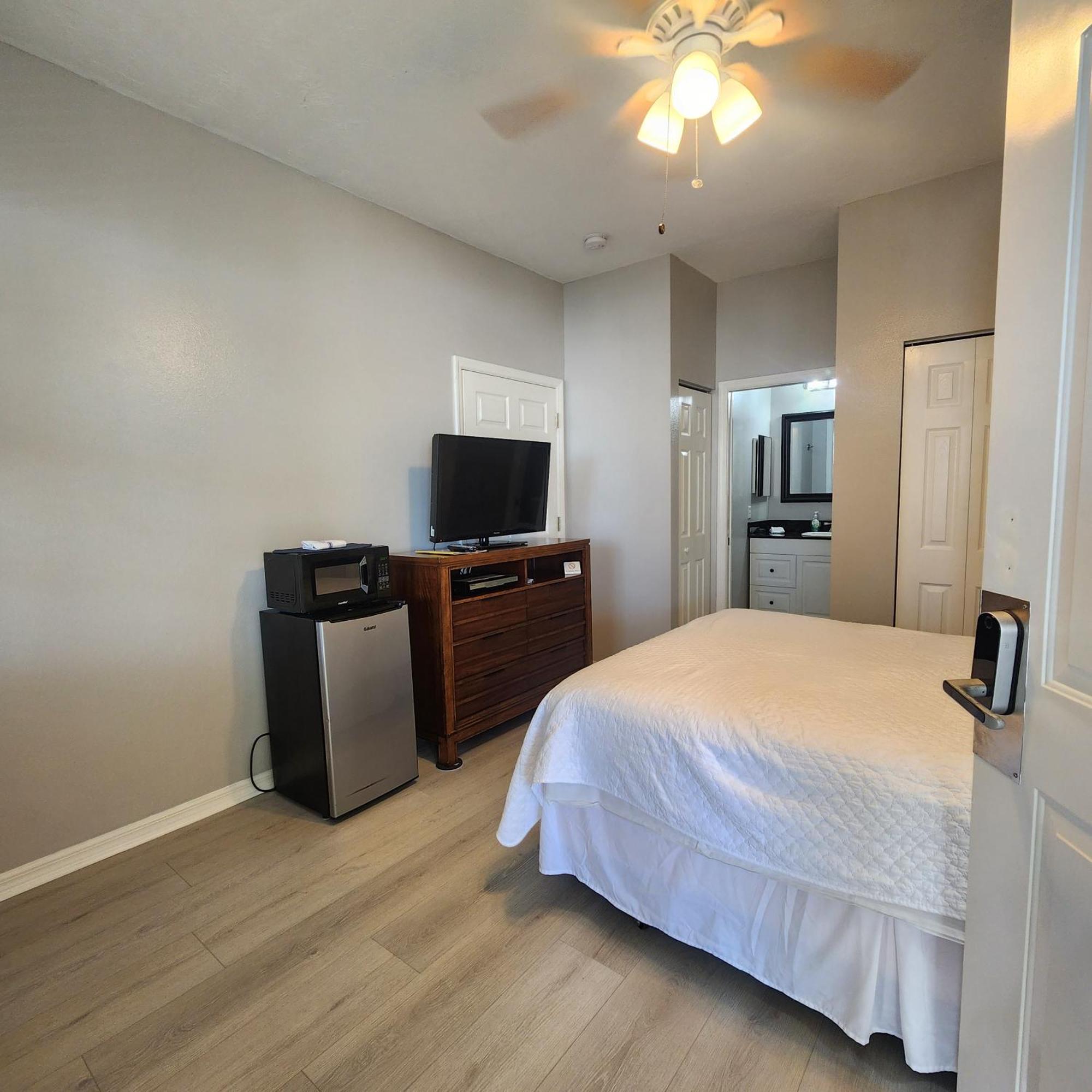 1 Bed 1 Bath At Img Near Beach Брадентън Екстериор снимка